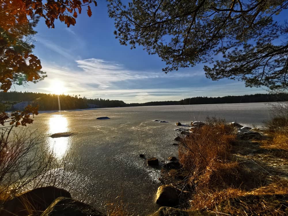 A Swedish winter lake view, combined with presence and playfulness creates good conditions for inner development.